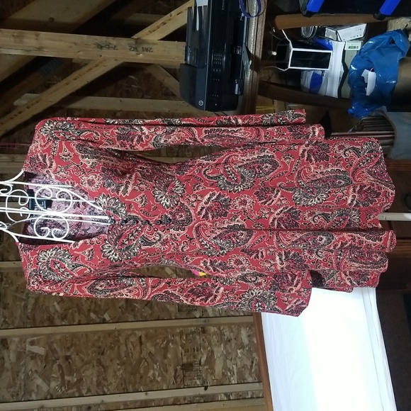 Forever 21 Dresses & Skirts - Forever 21 rust paisley print dress. Size small